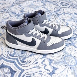 Nike Kids Size 2Y Gray and White Court Borough Mid Sneakers